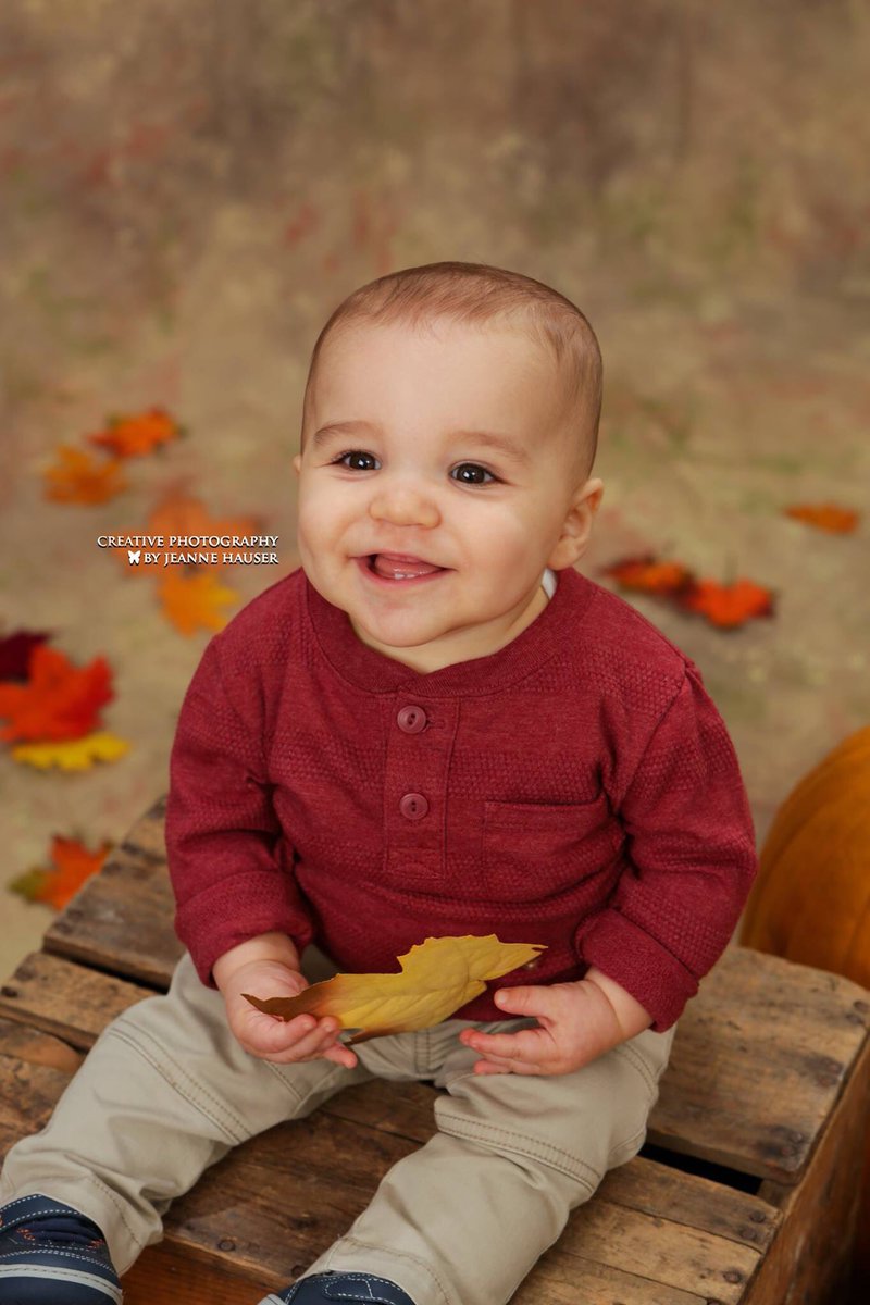 jeannehauser1's tweet photo. #graythegreat #8monthsOld #babysclub #cpbjh #futureBronco #footballbaby #football #Broncos #childrensphotography @MRandallABC6 @CoachRandall215 https://t.co/qAjCjudJq9
