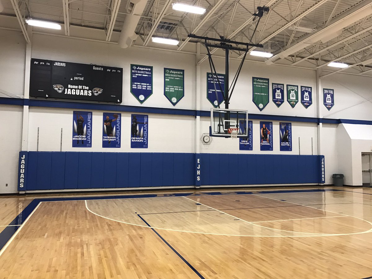 innovativeedu09's tweet photo. DISTINGUISHED in ALL WE do! Building #DestinationDistinction on the back of Jag Athletics! #1East https://t.co/g08GiRFff5