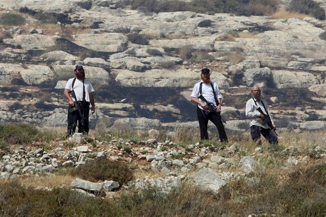 Grups paramilitars de colons israelians ataquen amb total impunitat als civils palestins. La normalitat als #TerritorisOcupats. Ahir, dos ferits, cap detingut: Via @MaanNewsAgency 
maannews.com/Content.aspx?i…