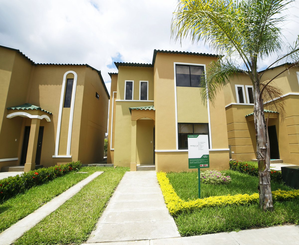 LAJOYAec's tweet photo. ¿Es lo qué estabas buscando? #ModeloW Conoce nuestras casas modelo en la Urb. Gema. ¡Se aperturan las ventas en la Urbanización Topacio! 🏡😄 https://t.co/4gc7i8J49z