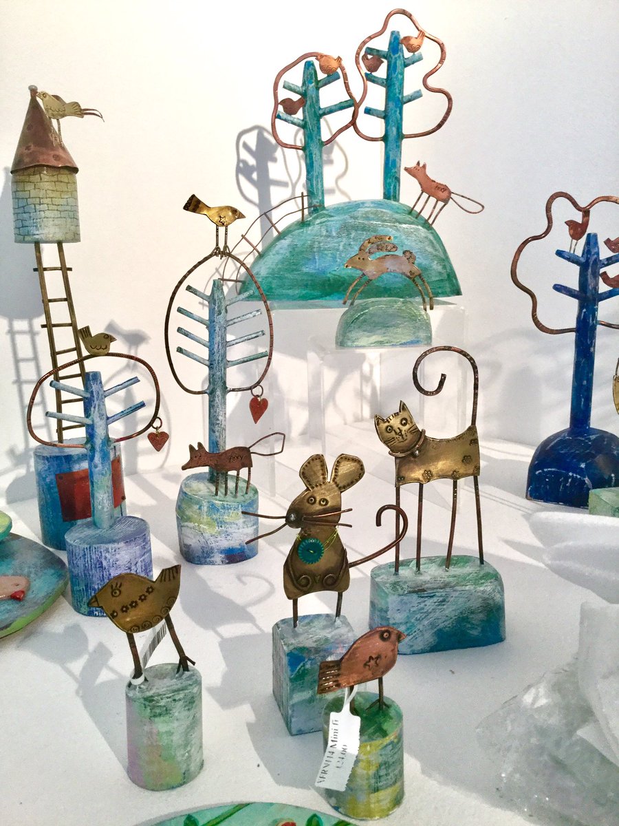 make_southwest's tweet photo. Delicious glimpses-so much #CraftforChristmas in our gallery right now! #MAKE2017 #exhibition launch this Friday @devonguild 6pm #wine #dining #XmasGifts https://t.co/cVTgGjs8ZR