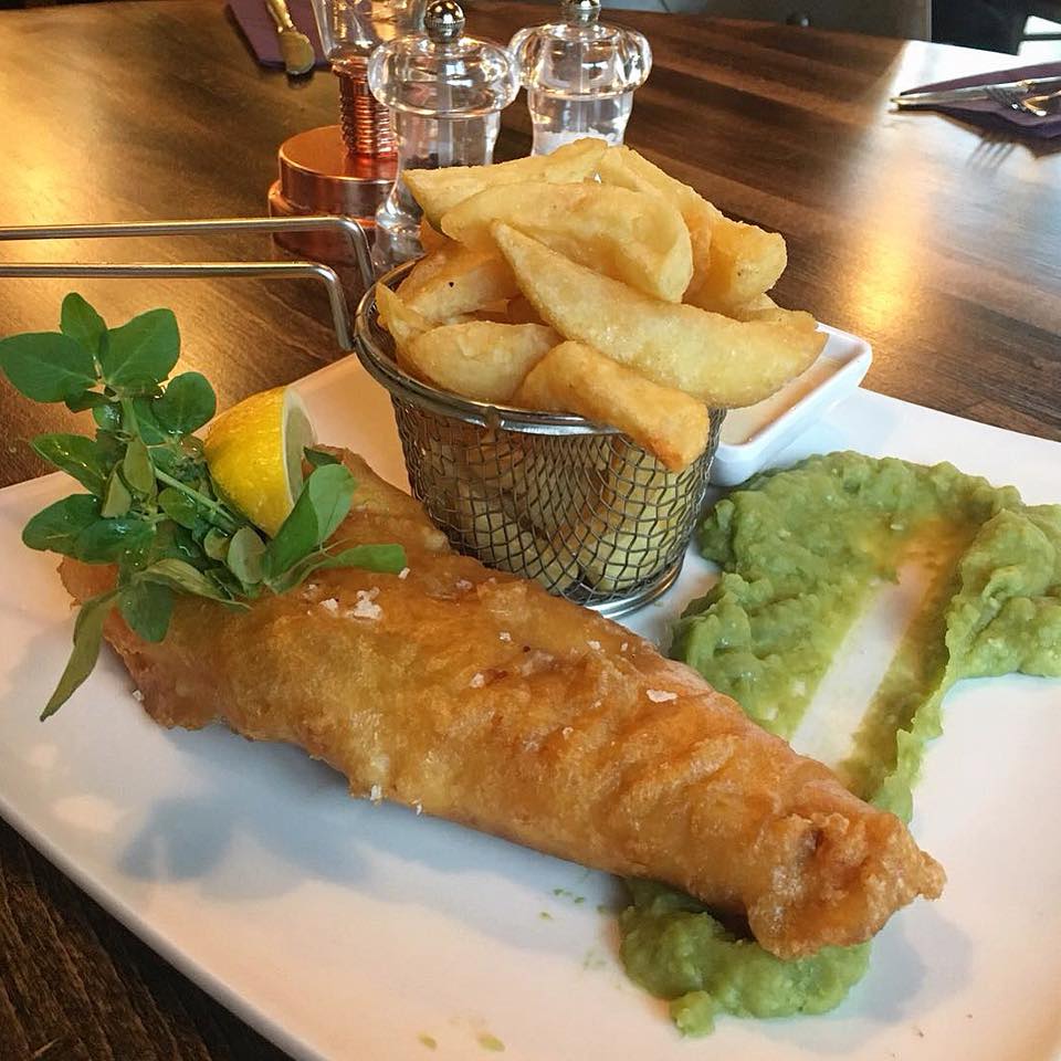 TheFunkyBear's tweet photo. Beer battered cod for lunch? 😋 good traditional heart food, done our way! #fishandchips #foodporn #restaurant #gastropub #meregreen #suttoncoldfield https://t.co/gYFsK1IGbN