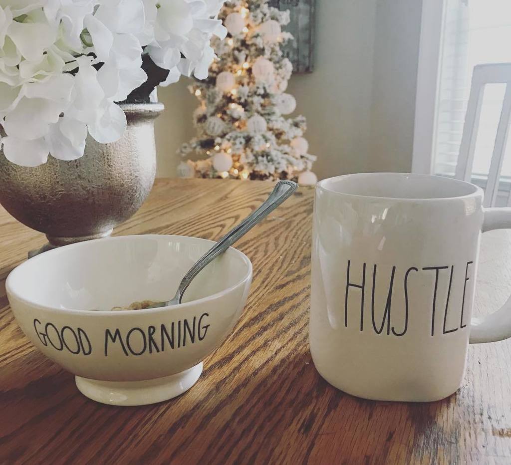 Good morning peeps!! Time for #hustle
#raedunn #raedunncollection #potterylove #love #mornings #hustle #sahm #chri… ift.tt/2zLa6MI