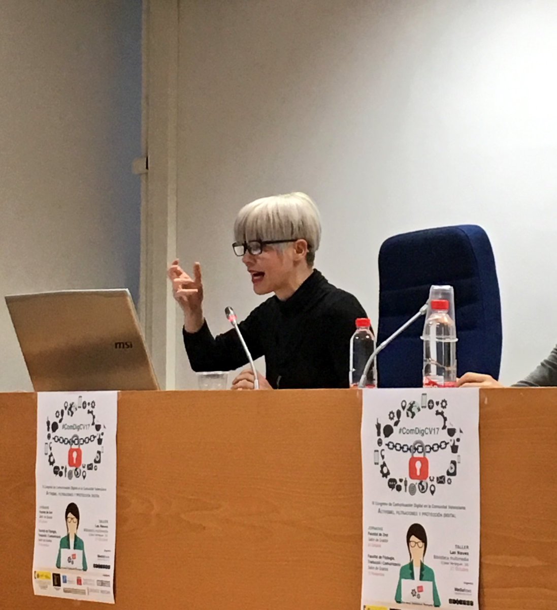 PaulaNietoDiaz_'s tweet photo. Última conferencia del IX Congreso de Comunicación Digital en la Comunitat Valenciana. Remedios Zafra (@RemediosZafra) nos habla sobre Redes y (Ciber)Feminismos. #ComDigCV17 https://t.co/gkHlPUdE6d