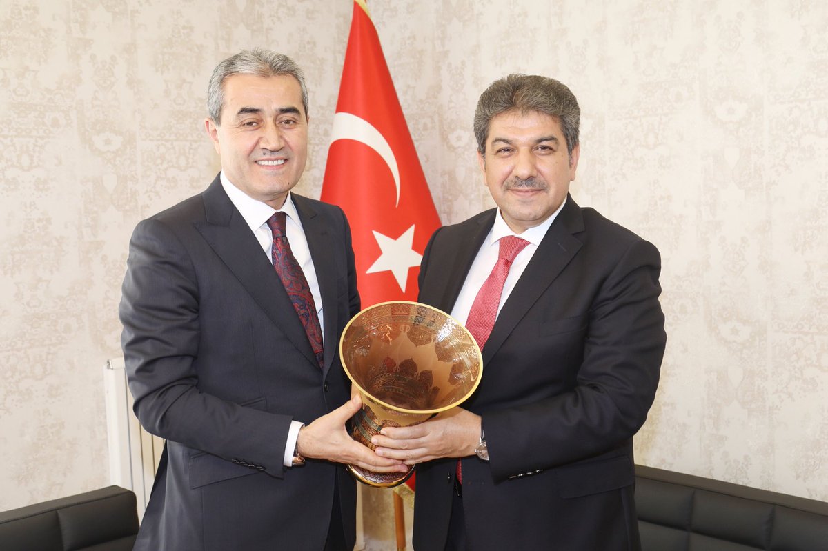 arif_emecen's tweet photo. Esenler Belediye Başkanı Sayın @tevfikgoksu ‘yu İETT Genel Müdürlüğümüzde ağırladık. https://t.co/QmwAfosZLX