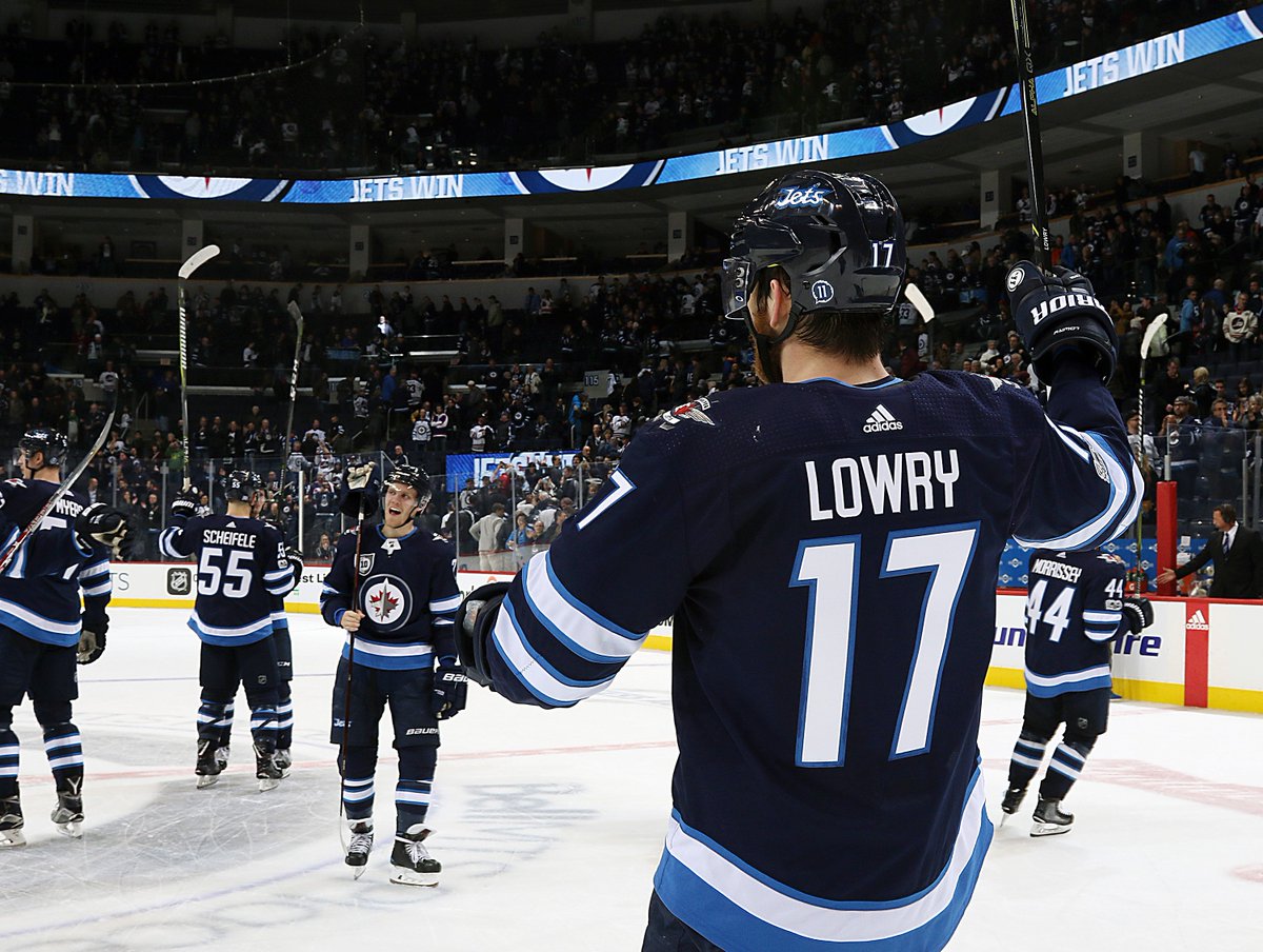 What a night!!

We welcomed Dale Hawerchuk into the Winnipeg Jets Hall of Fame and took a 4-1 win over the Coyotes.

Re-live the game and more with last night's photos: wpgjets.co/2AGGkrN 

#ARIvsWPG #HawerchukHOF