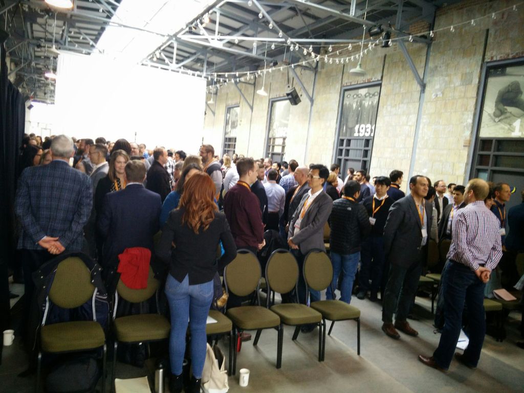 Tirza Hollenhorst leads us through an empathy exercise: what questions do I want answers to? #IntraCnf Toronto