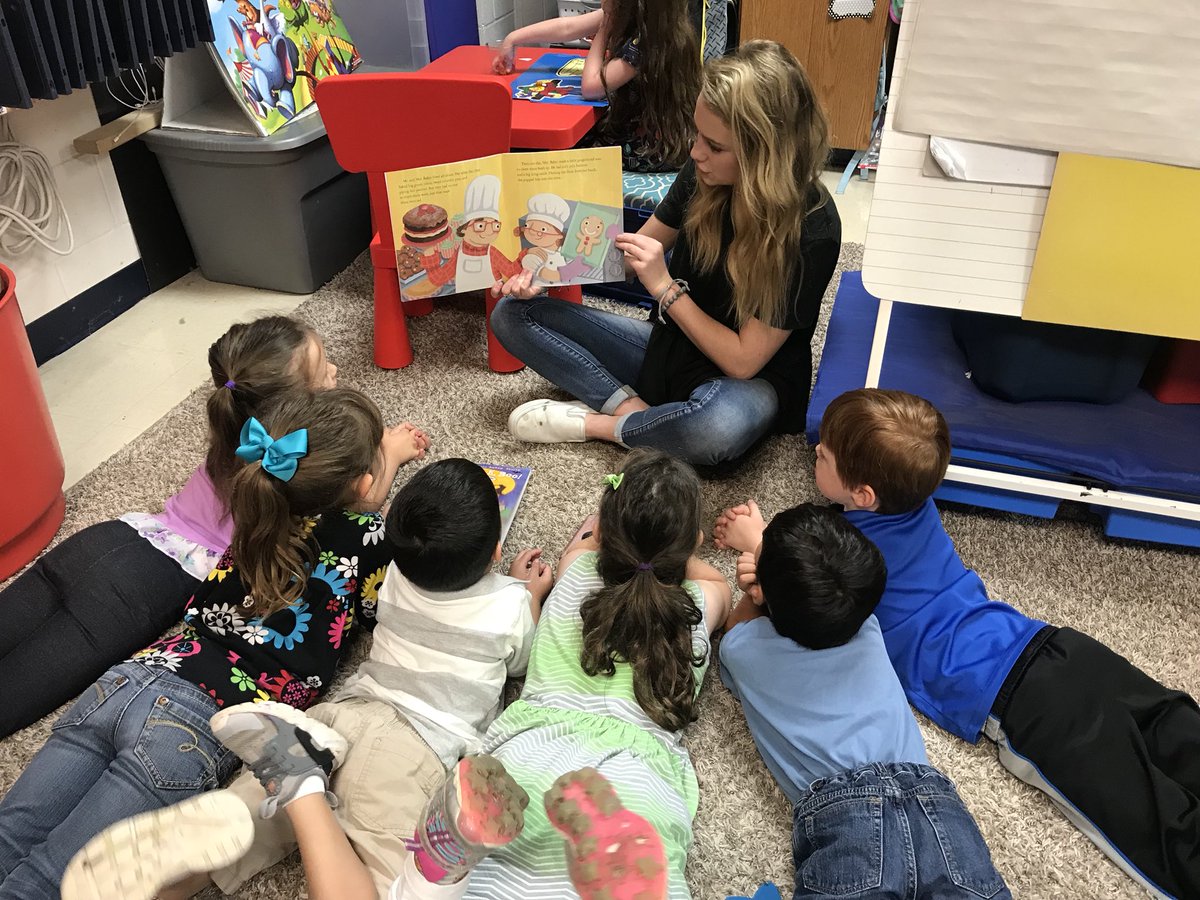 MrsKeensClass's tweet photo. Love when my former Kindergarten students come back to be my Middle School PALS helper. We LOVE Miss Zoe!! @WoodwayElem https://t.co/f8D2AaJkCd