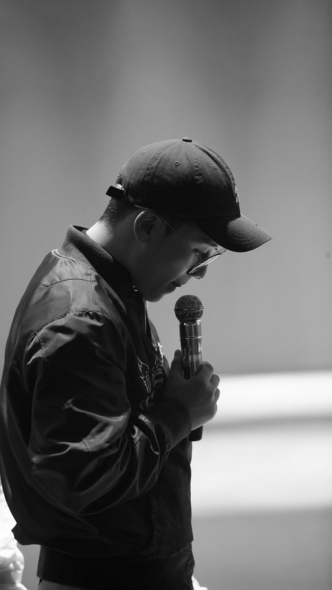 auhcesined's tweet photo. [WALLPAPER] BIGBANG LAST DANCE REHEARSAL #GDRAGON #SEUNGRI https://t.co/JjAxhardLY