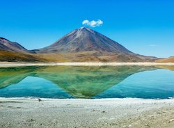 IntenseBolivia's tweet photo. Te gusta la naturaleza? Quieres vivir una aventura? Entonces nuestro paquete turístico de 6d/5n es para ti! Descubre lagunas de colores, volcanes activos y hasta un desierto de sal. Más información aquí: https://t.co/6Qrj0CBd8g
#IntenseBolivia #turismodeaventura #Boliviateespera https://t.co/2NxBymtqSK