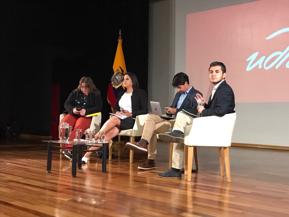 Sigue EN VIVO el conversatorio sobre el “Proyecto de Ley contra la violencia de género”: facebook.com/PeriodismoUDLA…