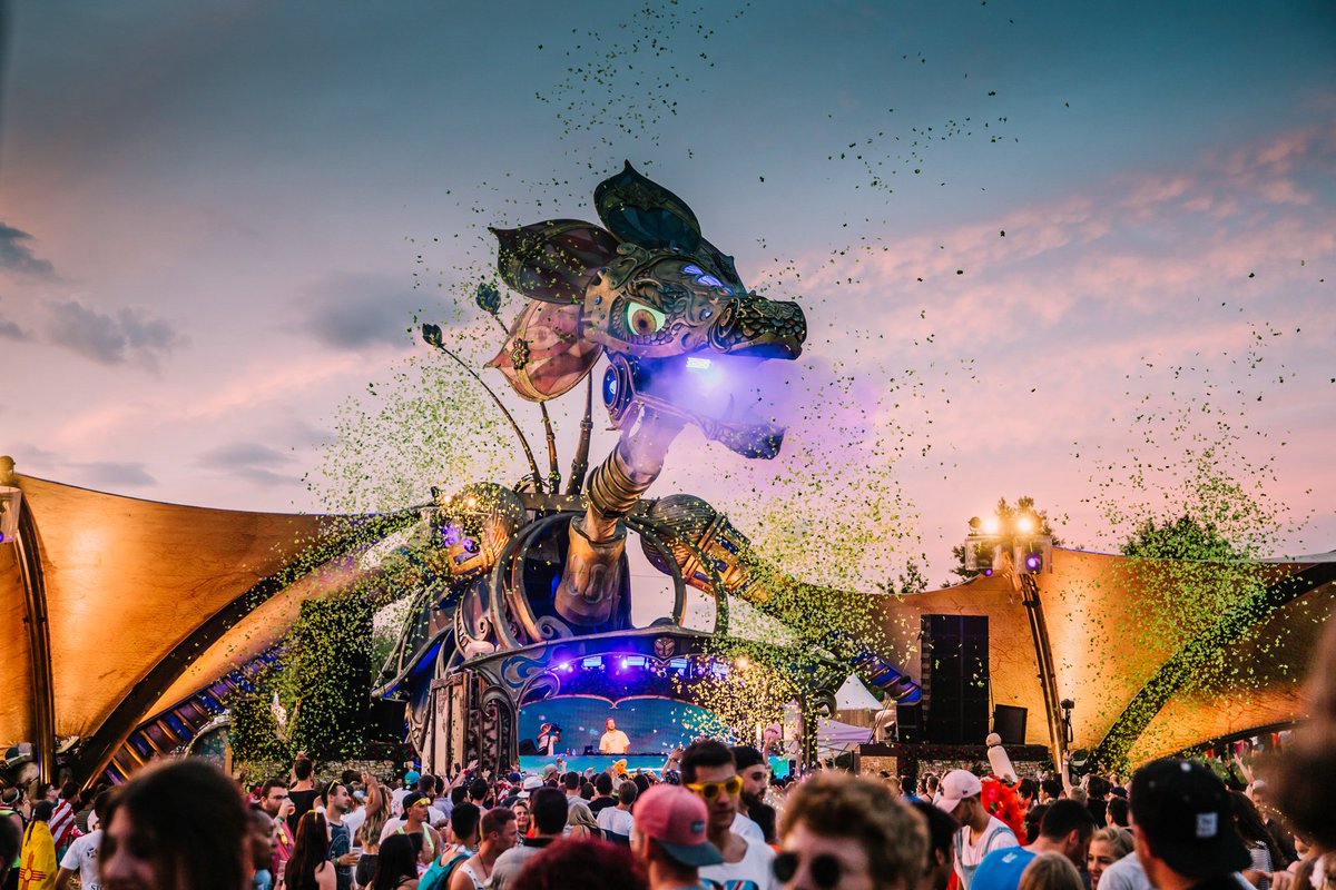 tomorrowland's tweet image. Magical sunset vibes at the Rose Garden. #Tomorrowland