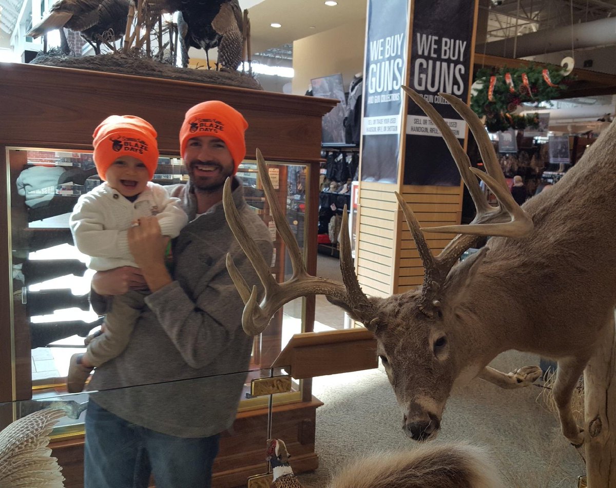 RackWater's tweet image. Had an awesome time at @SCHEELS #BlazeDays! Some little man sure loves big bucks! #deer #hunting #RacH2O