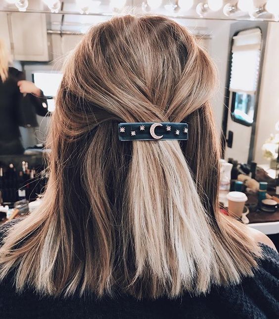 LCLaurenConrad's tweet photo. Hello, new haircut! @Kristin_Ess gave @LaurenConrad a chic new cut. To shop her super cute #LCRunway Velvet Barrette, click here: https://t.co/EE6JEI9kaX https://t.co/tEwuQv5sMh