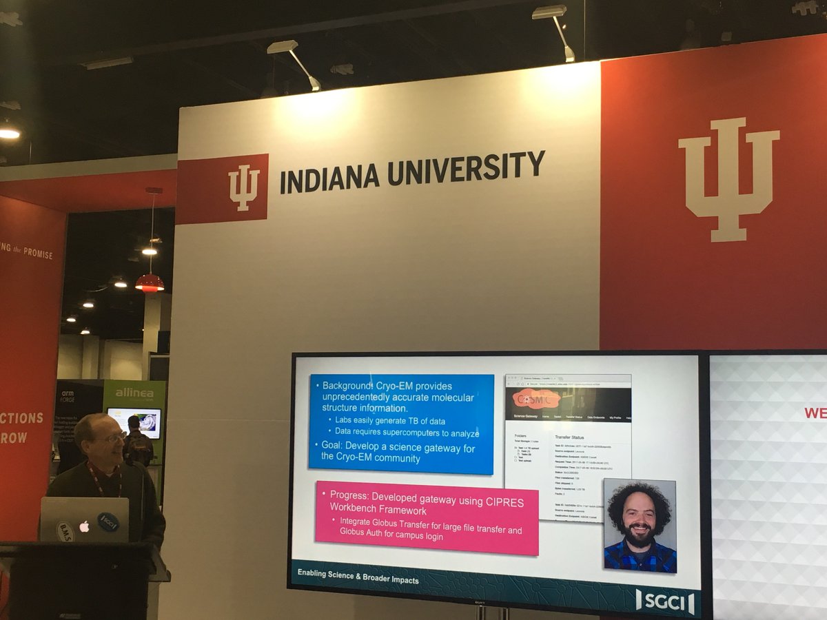 sureshmarru's tweet photo. Marlon discussing SGCI @sciencegateways at SC17 at IU booth @iu_pti https://t.co/ap3GLmFS6i