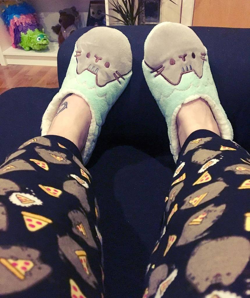 5ciencePunk's tweet photo. Pusheen is such a cutie.
#pusheen #mermaidpusheen #pizza #bestpjs #cutestslippersocks #comfyandcosy https://t.co/JwzH6fiNDM https://t.co/UJiMO3TPLv