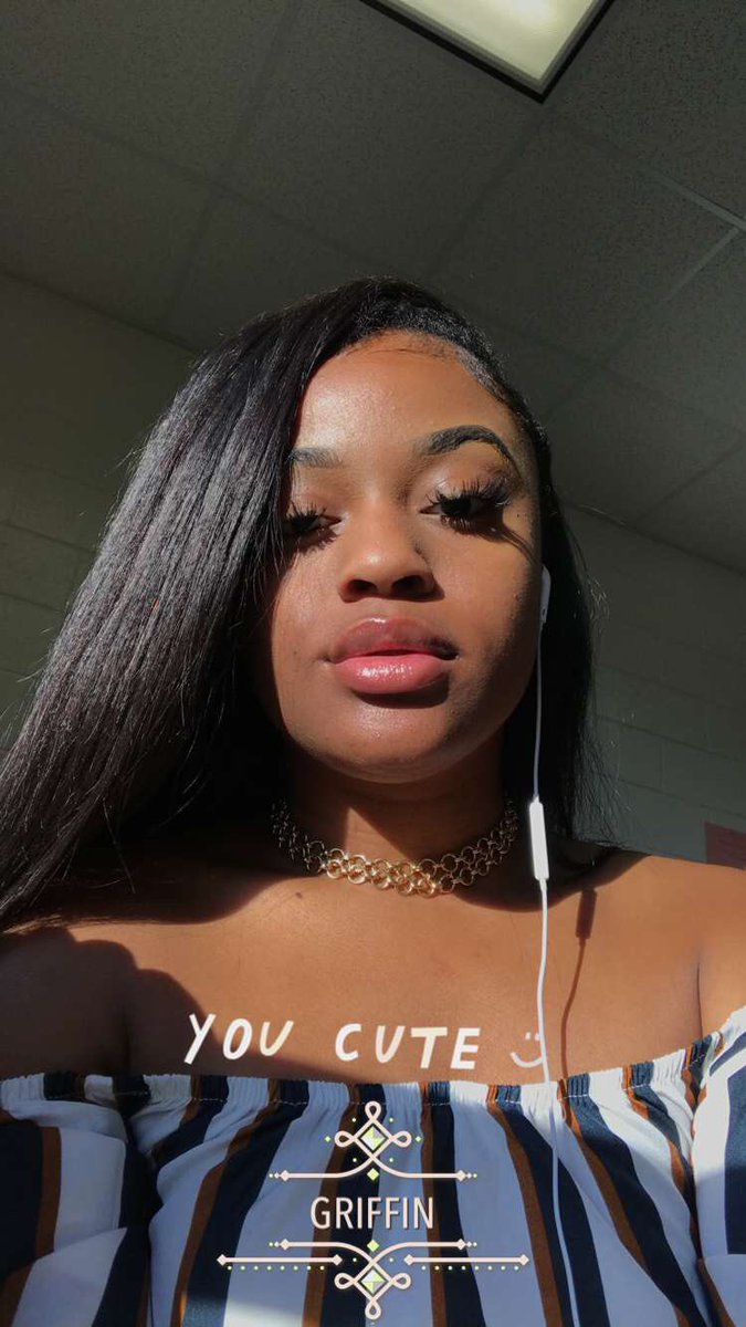 genaysiaa's tweet photo. she cute af, im lusting 💞 https://t.co/oNAzVYLSxa