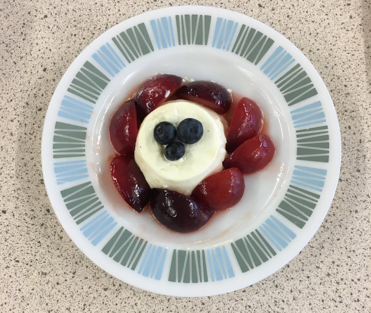 10FPN focusing on dairy again today. Seasonal Italian panna cotta with poached plums + a recap of thickening and gelling agents #superstars #FPN #lovefood #italiandesserts #seasonalfood