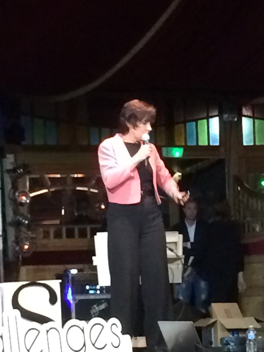 Frédérique Cintrat, diplômée de #EMNormandie intervient au Havre lors de la soirée de  lancement du réseau #femmesetchallenges