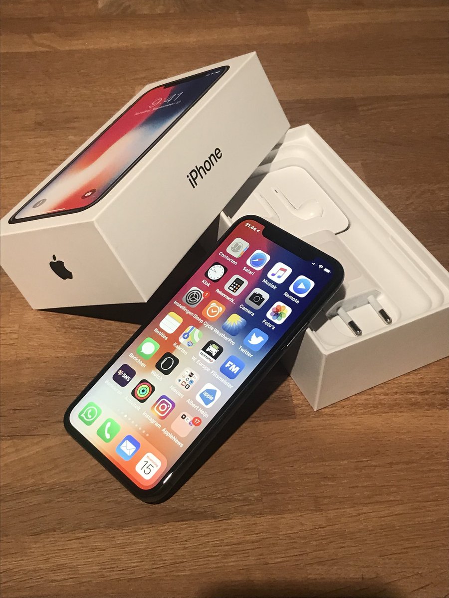 MEevert's tweet photo. Een paar weken te vroeg, maar voor mij is het vanavond al #pakjesavond 
Je moet ff geduld hebben maar ‘t blijft altijd leuk uitpakken  #iPhoneX #Apple  wow https://t.co/ib9jKQTtht