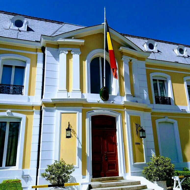 kortawines's tweet photo. Una muestra de la presentación que tenemos para celebrar junto a la #EmbajadaDeBelgica en #Chile, la Fiesta del Rey.

Salud 🍷! ! https://t.co/3fXdKjEtDH
