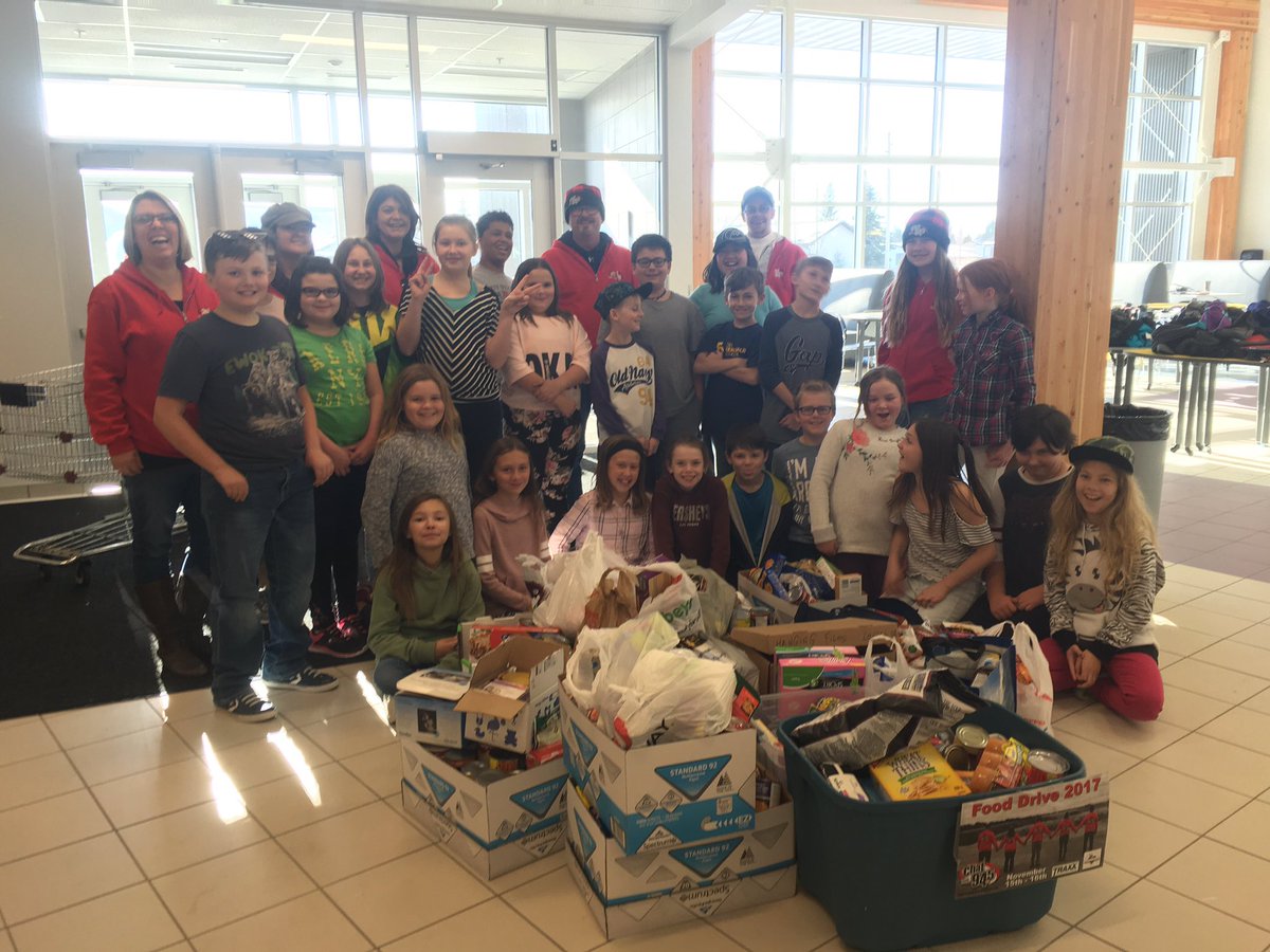 kensauerschool's tweet photo. Dr. Ken Sauer School collected 835 lbs in food donations and $139 in cash donations for the #ChatFoodDrive. Incredible spirit of caring demonstrated. #takingcareofourcommunity https://t.co/enhnJJntwS