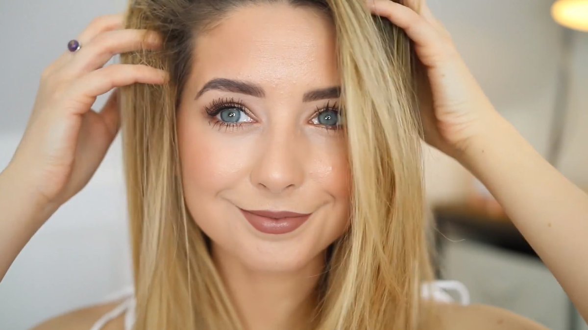 amyyrobs's tweet photo. rt if you will continue to support @Zoella no matter what❤️ #PinkforZoe #PinkLoveForZoe #StandWithZoe https://t.co/ixUJerSRkF