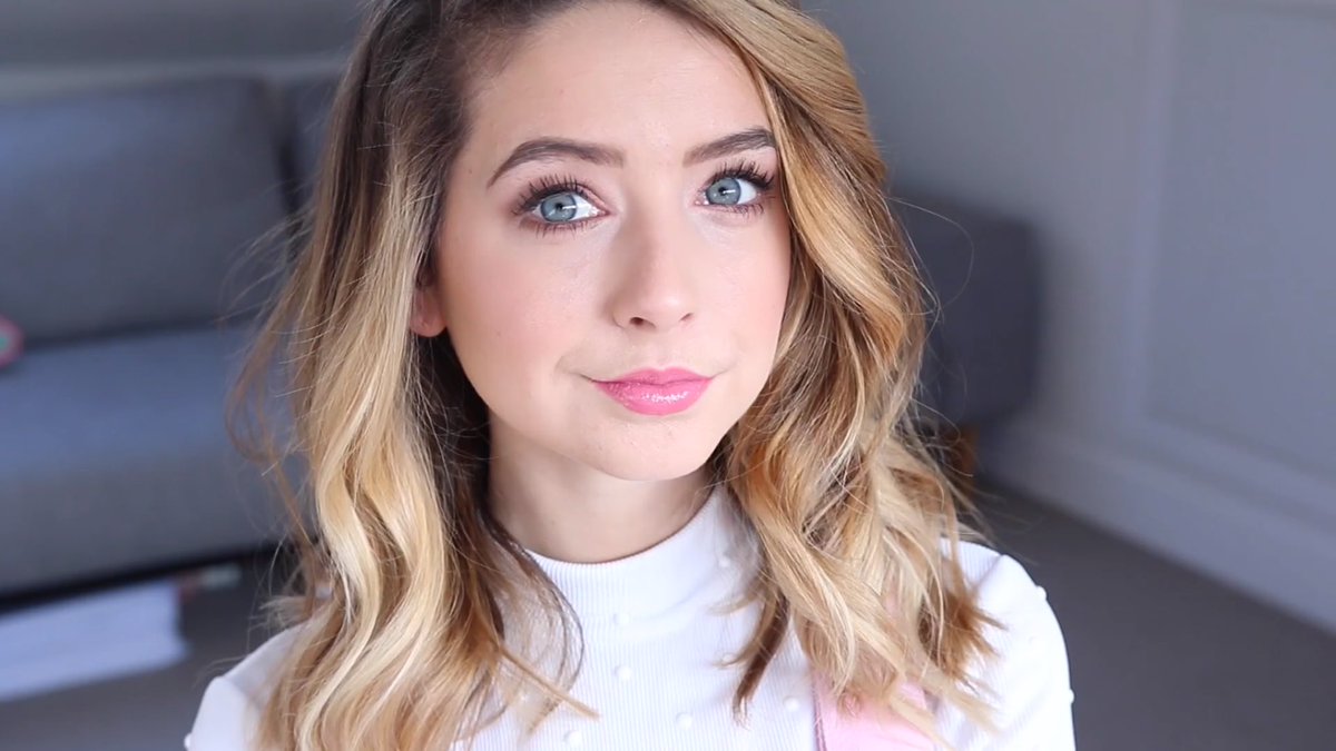 amyyrobs's tweet photo. rt if you will continue to support @Zoella no matter what❤️ #PinkforZoe #PinkLoveForZoe #StandWithZoe https://t.co/ixUJerSRkF
