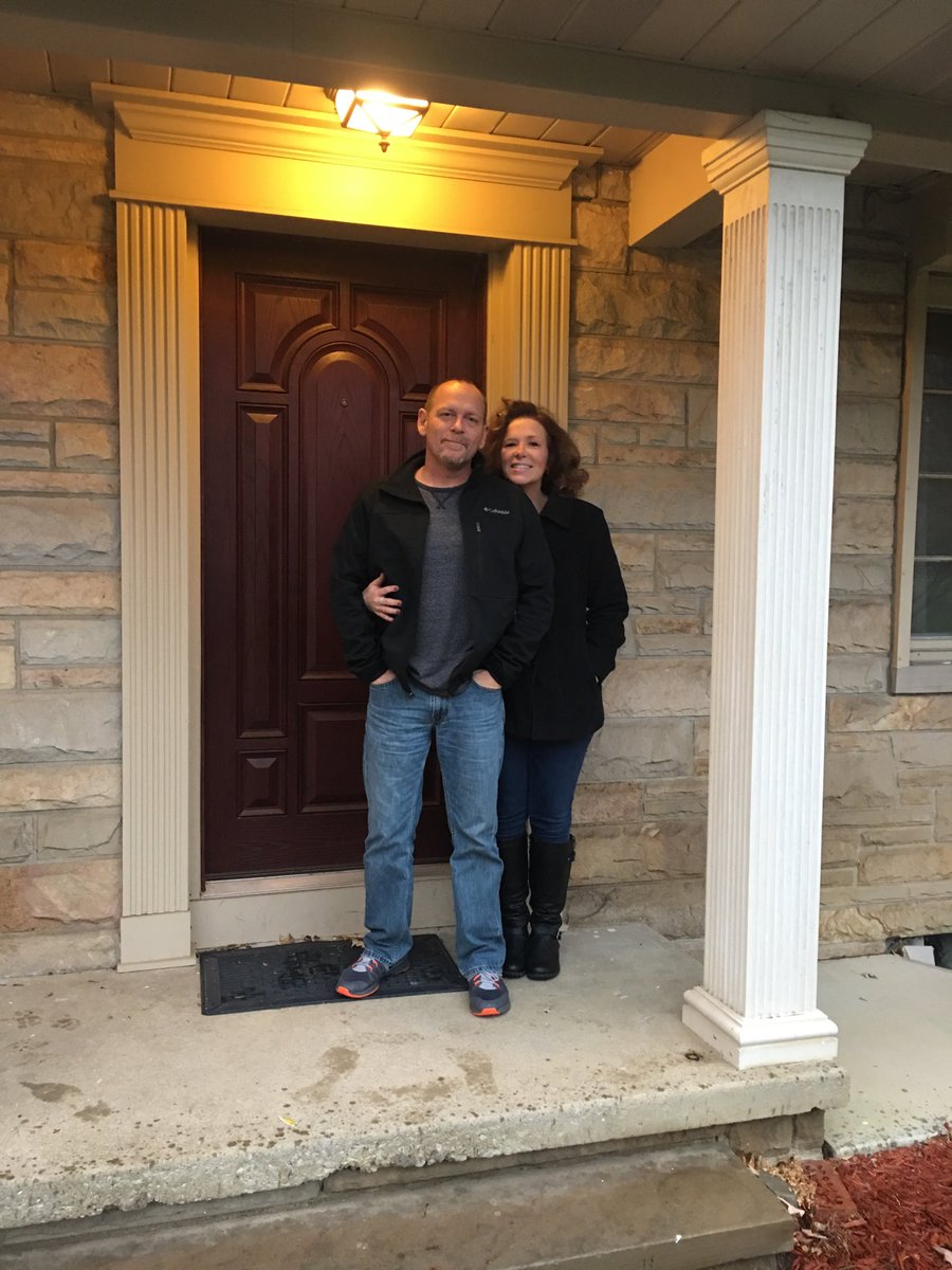 MyRealtorLife13's tweet photo. Delivering keys is ALWAYS a fantastic feeling - even sweeter when it’s friends who are coming back home!! Congratulations Rachel &amp; Chuck!! https://t.co/22XD5TU9AG
