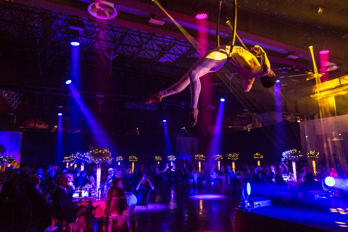 UnikEventi's tweet photo. Aerial acts &amp; Soul Music during @AHK_Italien #galadinner... It was a #sparkling night!!! #corporateevents #Milan #unikentertains https://t.co/Hh28c2jgFB
