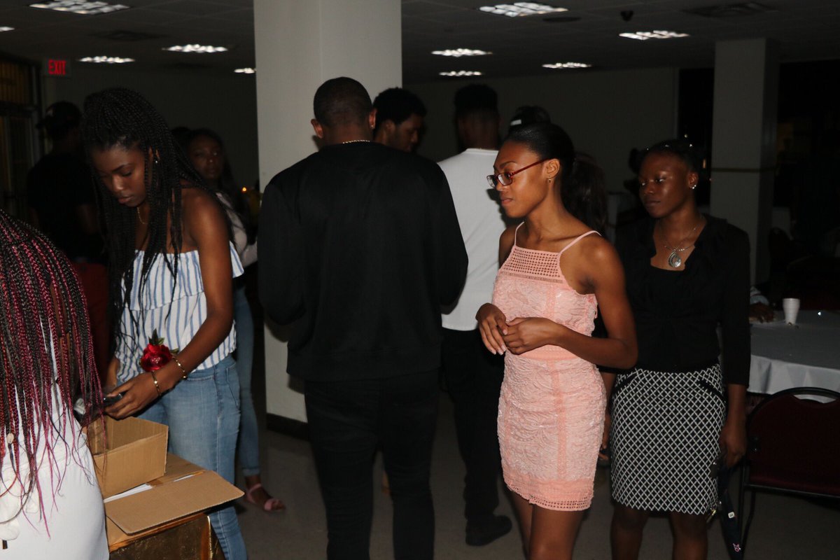Fmu2020's tweet photo. Last Nights Dinner Date Food: (Shrimp, Chicken or Veggie Alfredo Pasto)

Decorations Sponsored by: @iam_jmoneyy 
Decoration Setup By: The Sophomore Class 
Thank You To all who showed out and help support the Sophomore Class once again. https://t.co/yaubJOHEfo