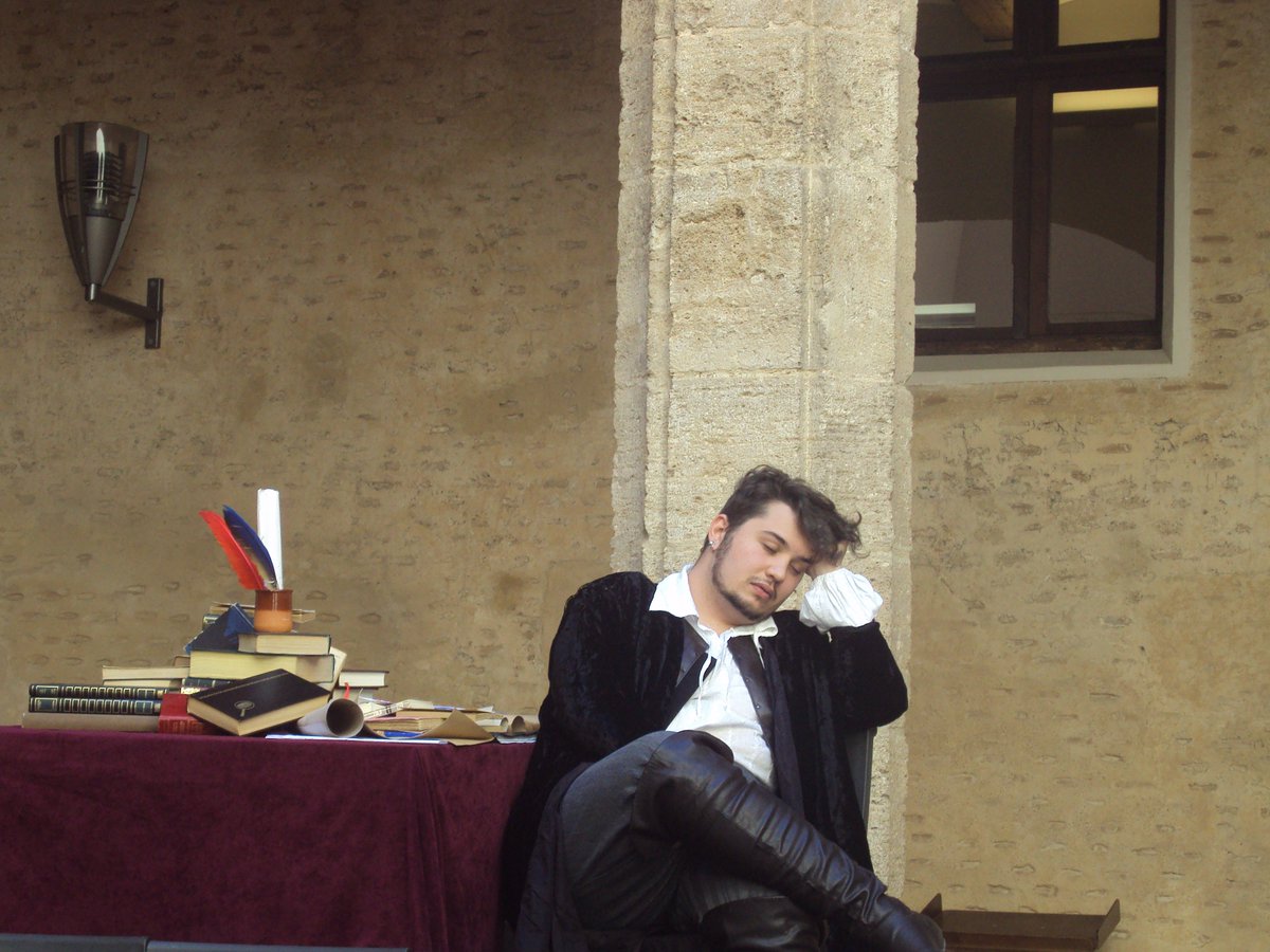 ViaHeraclia's tweet photo. Visita Guiada Teatralizada por el Castillo de #Alaquàs "La Academia de los Nocturnos" ¿Qué pinta Lope de Vega en nuestro castillo? Ven el domingo 26 de noviembre a las 12h y descubrirás la parte más divertida y dulce de la Poesía #AlaquásTurisme #PlanazoDominguero https://t.co/fcRtzcVRrU