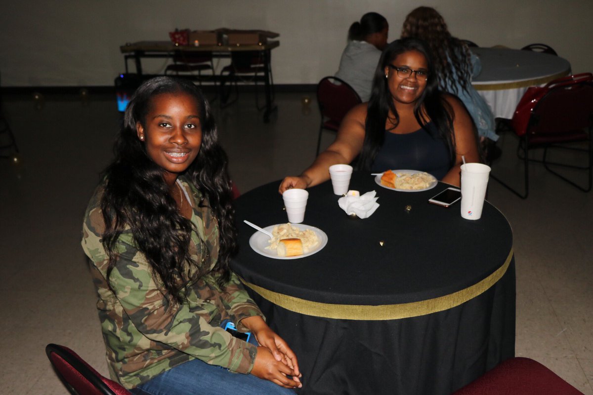 Fmu2020's tweet photo. Last Nights Dinner Date Food: (Shrimp, Chicken or Veggie Alfredo Pasto)

Decorations Sponsored by: @iam_jmoneyy 
Decoration Setup By: The Sophomore Class 
Thank You To all who showed out and help support the Sophomore Class once again. https://t.co/5VJ3xttC7N