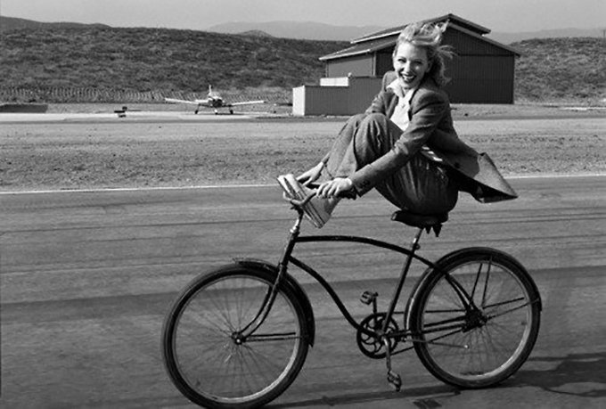 EeAmadrid's tweet photo. En la vida y en la bici, para mantener el equilibrio, hay que seguir pedaleando. ¿Te vendrás a la próxima #BicicletadaEcofeminista de Ecologistas en Acción? Son ya #7añosSobreRuedas. Mañana daremos más detalles🚲🚲🚲🚲 https://t.co/QPMpAsDyLa