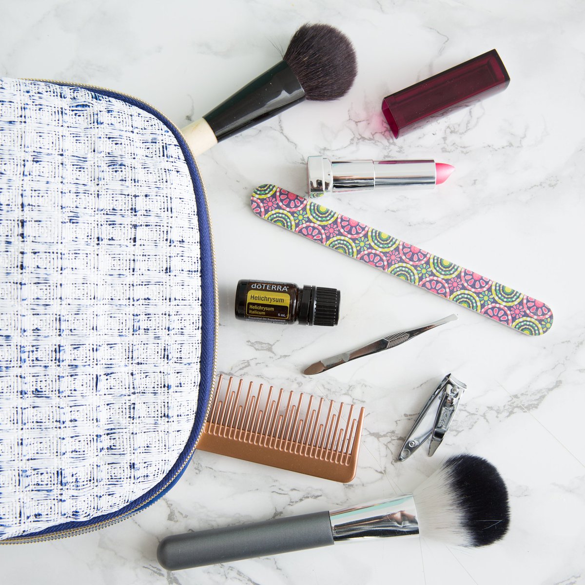 QEssential_Oils's tweet photo. Apply Helichrysum #essentialoil topically to reduce the appearance of blemishes. #naturalbeauty #doTERRA #oilobsessed #quintessentialoils https://t.co/N5TfqrA7yn