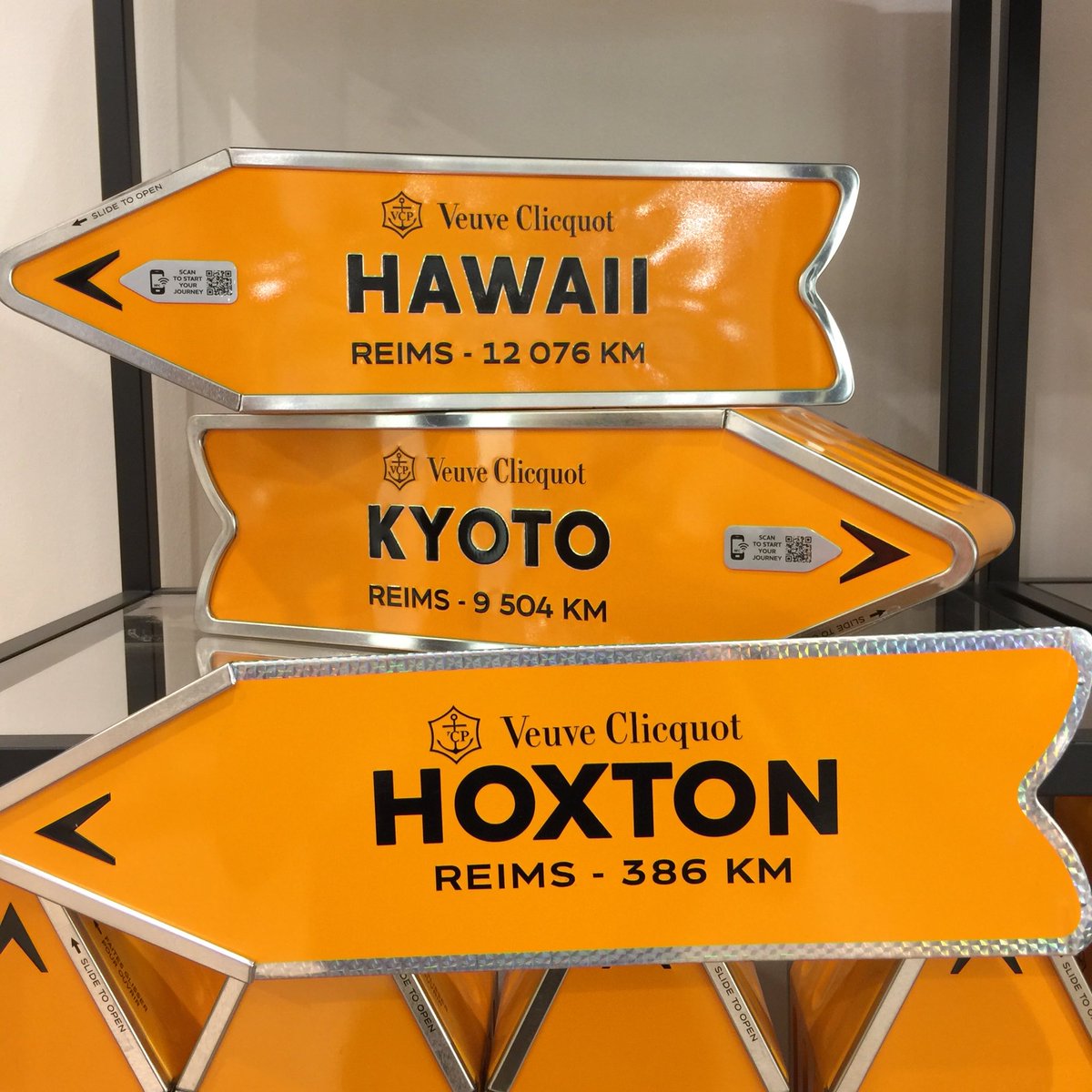 Elfridges's tweet photo. Today’s gift of the day comes from our personalised @VeuveClicquotUK. Why not pop into @Selfridges and create your own https://t.co/AF0FPxOwuj