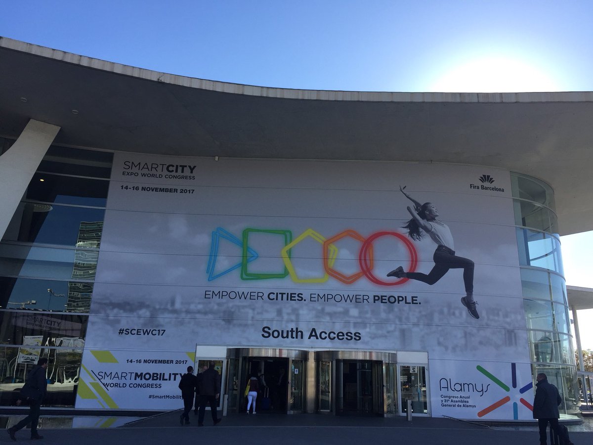 cucagamarra's tweet photo. Buena presencia riojana en #SmartCities World Congress, jornada muy interesante e intensa la q hemos compartido. #SCEWC17 #theEventForCities https://t.co/w0F6BH0TWR
