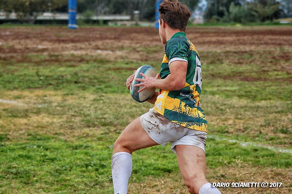 dariosci1's tweet photo. #ArnoldRugby Il mio sport è diverso ... #Cuoreovale #Passioneovale #dariosci @AsdArnoldRugby https://t.co/gPfNE51TQ4