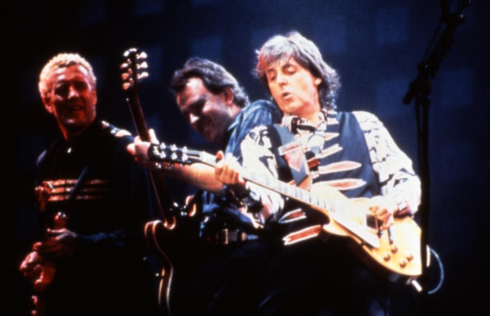 360BandOfficial's tweet photo. #ThursdayThrowback to 1990 when Hamish Stuart played at @PaulMcCartney's World Tour. https://t.co/Sts3RudkPI