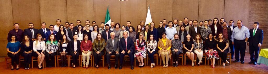 rubenmoreiravdz's tweet photo. Gracias a la Asociación de Abogados del Estado de #Coahuila AC por la oportunidad de dialogar y el reconocimiento que guardaré con gran cariño. #Saltillo https://t.co/xVNNlOuRMI