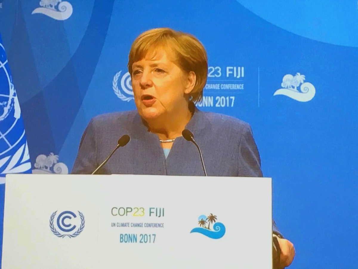 jk_beratung's tweet photo. #Merkel @COP23: "Vor zwei Jahren ist uns etwas gelungen, was in Kopenhagen noch undenkbar war, jedoch kann das 2 Grad Ziel nur erreicht werden, wenn jeder seinen Beitrag dazu leistet und diesen auch sichtbar macht." #Energiewende #JKvorOrt https://t.co/ORCcL8Cawr