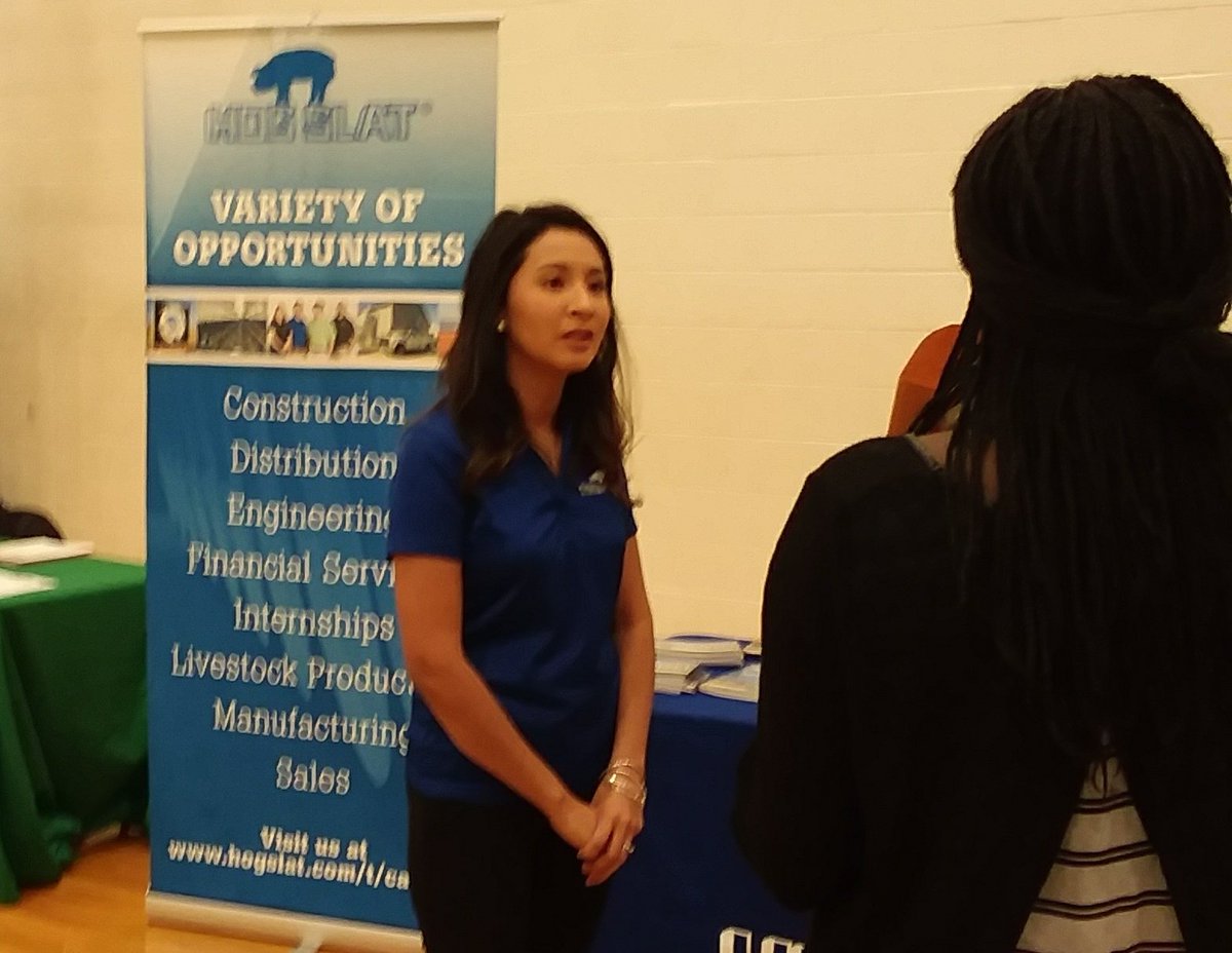DarkHorseDoc's tweet photo. #Clinton-Sampson #CTECareerFair Part 2. Thank you, @hogslat, @SampsonRMC, @ClintonNCMgr, #SouthernProduce, our #CHSCTE  students benefited from your expertise! https://t.co/QuE2TIG92c