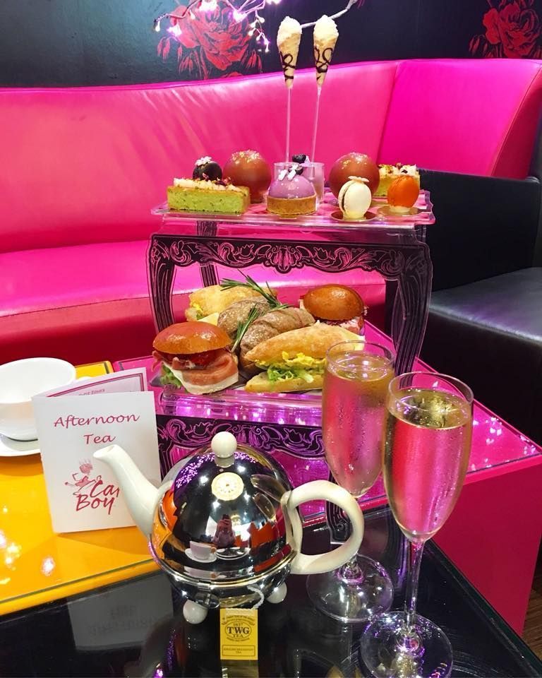 DamonMBanks's tweet photo. In London this season? This is a must...Autumn / Winter Afternoon Tea w/ @Eric_Lanlard at #CakeBoy! https://t.co/oHDTox0vs7 ~ #AfternoonTea https://t.co/ogb6MrEyEL