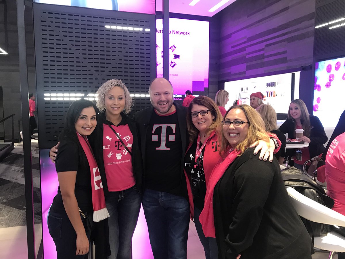 #T-Mobile family @chicago signature store. Loving my job and the #women I’m networking with from around the world. #LeadershipNetwork