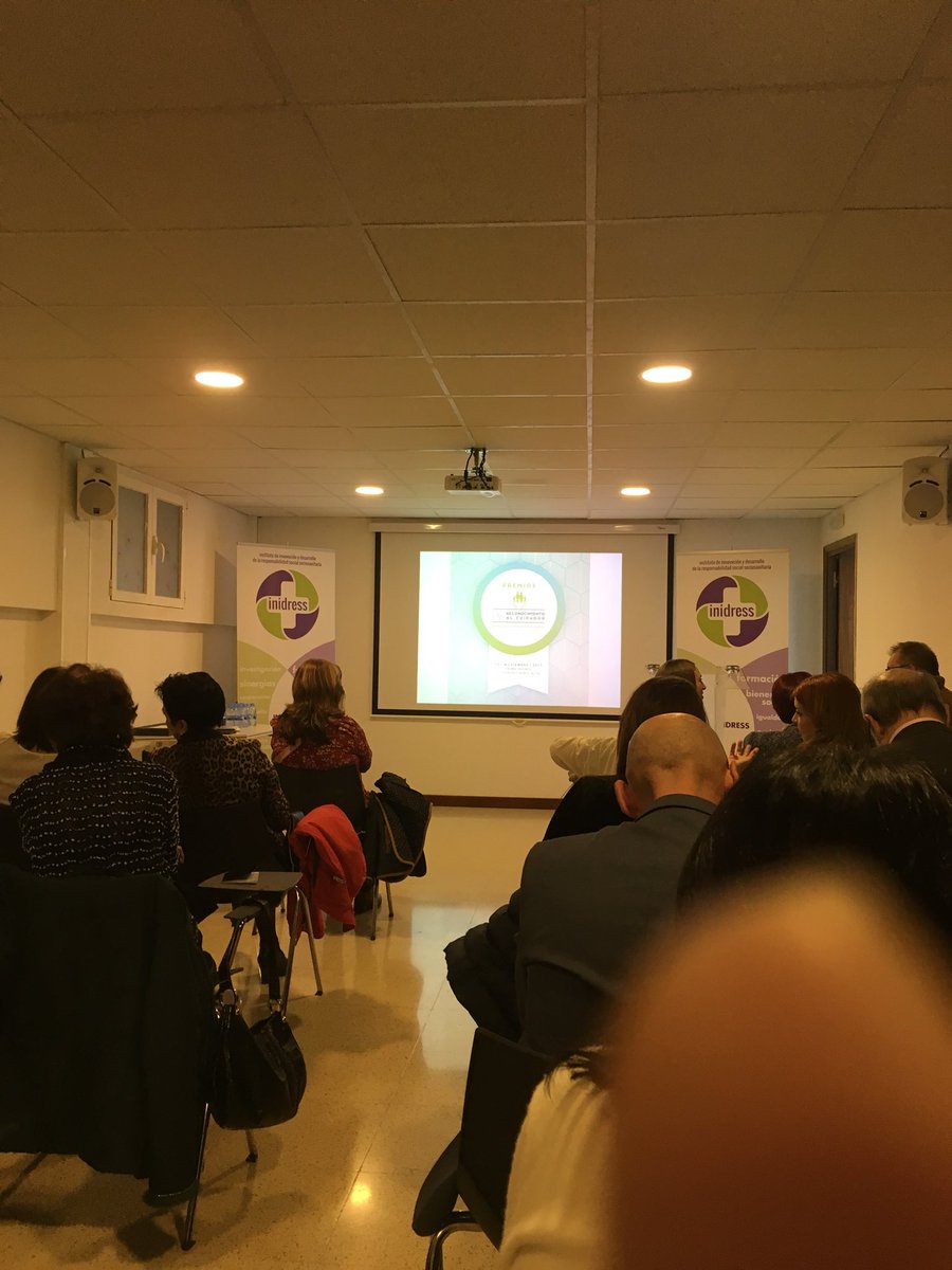 Metabolicos_es's tweet photo. En la IV edición de los premios @Inidress al reconocimiento del cuidador principal https://t.co/f2FRWof091