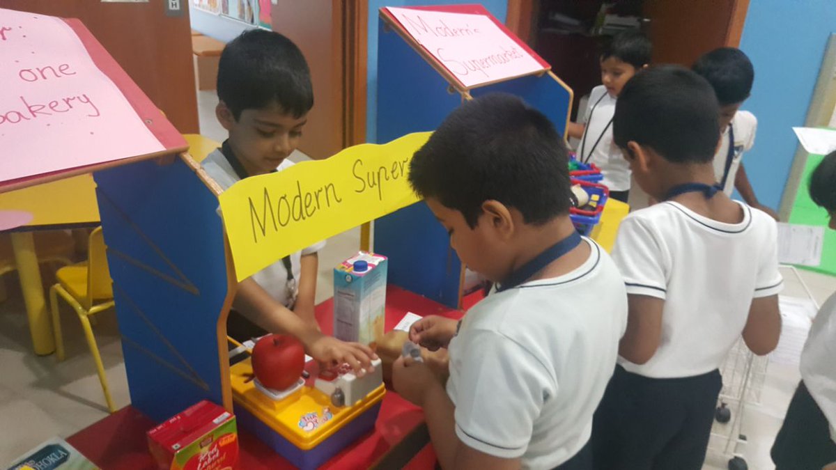26Dakshamehta's tweet photo. Its been a busy day at Modern Supermarket! Long lines at the till! But the cashiers were quick with the change! #handlingmoney #KGMathMania
@KNargish @DxbModern @senresh https://t.co/nhCiwKpnVF