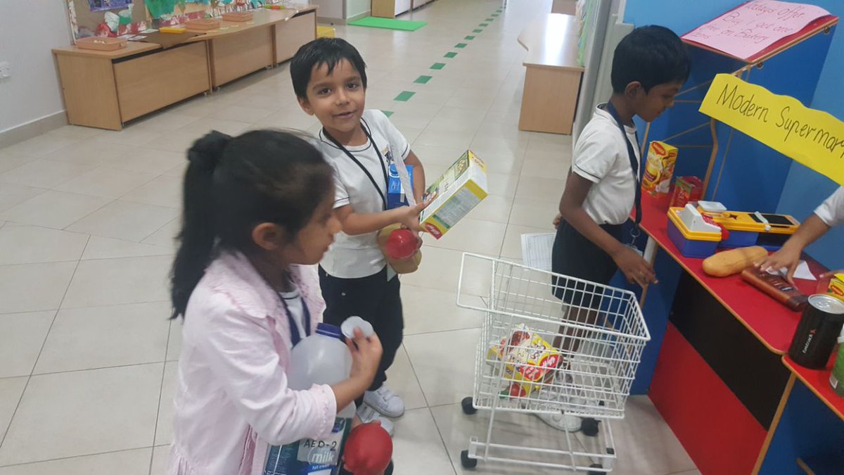 26Dakshamehta's tweet photo. Its been a busy day at Modern Supermarket! Long lines at the till! But the cashiers were quick with the change! #handlingmoney #KGMathMania
@KNargish @DxbModern @senresh https://t.co/nhCiwKpnVF