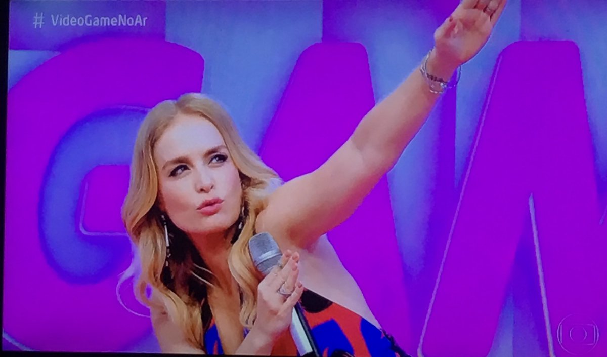 wesleybonacini's tweet photo. Melhor pessoa, melhor programa! Revivendo a adolescencia. @angelicaksy #VideoShowAoVivo #videogame #videogamenoar https://t.co/v4E3nq4yq7