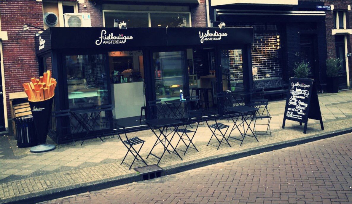 Het blijft fijn, ons stulpje op de Johannes Verhulstraat! Friet en ijs, ons paradijs 🍟🍦#sammyenpebbles  #onseigenkleinestukjeparadijs #thebestofbothworlds