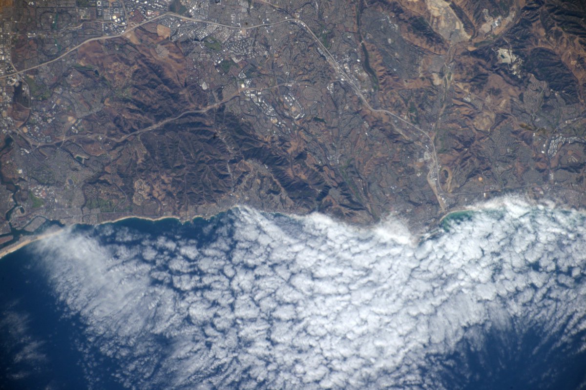 AstroKomrade's tweet image. Of all the places I have lived, Laguna Beach, California is one of my favorites. Sunsets like this made it so. #OneWorldManyViews